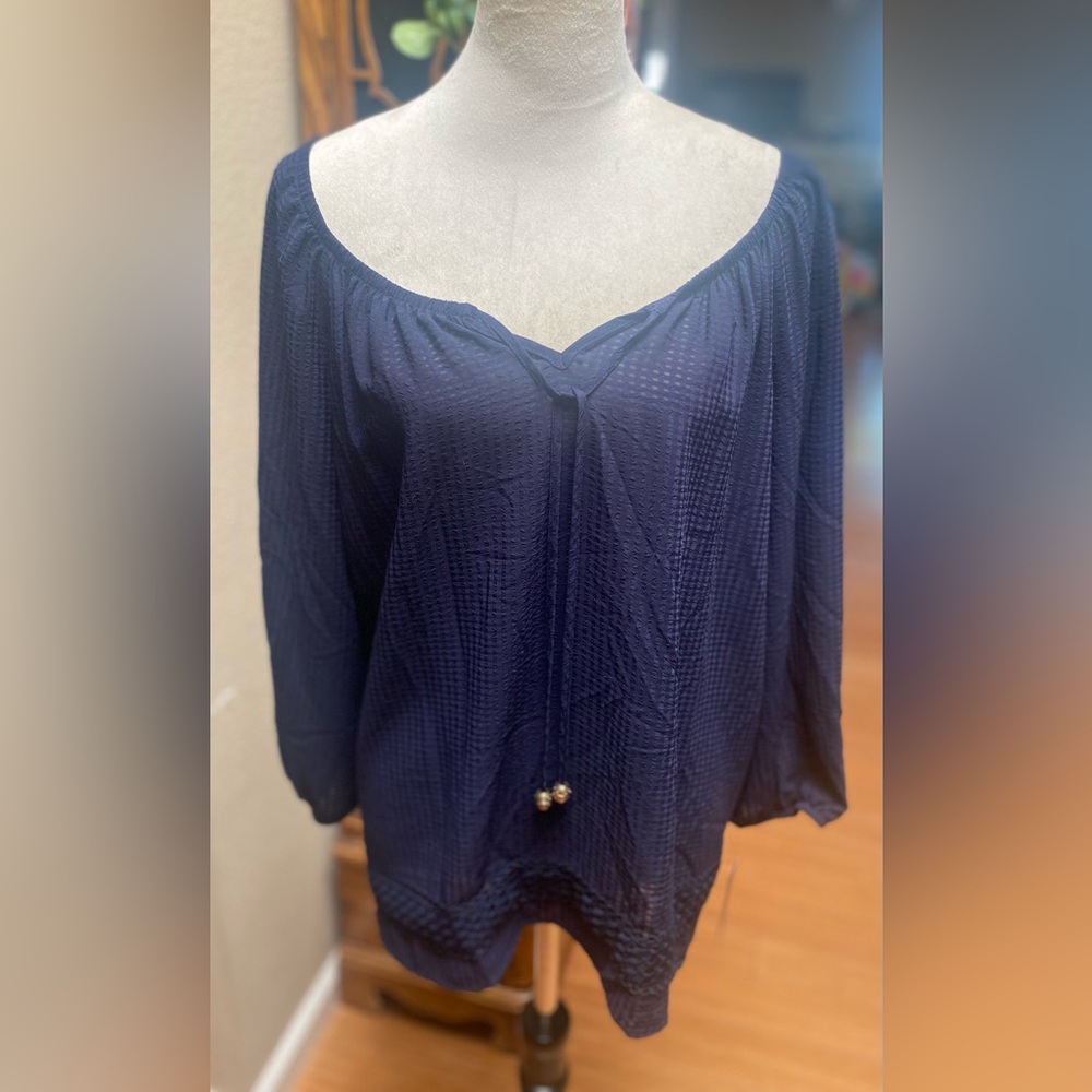 NWT AB Studio Dk. Blue Top- so pretty!